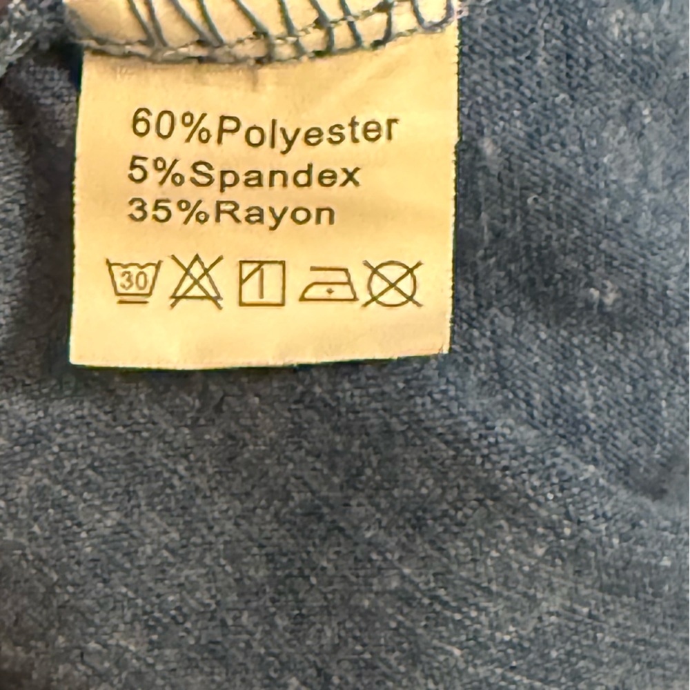 Women’s Blue V-Neck Graphic T-Shirt. Small - Picture 4 of 5